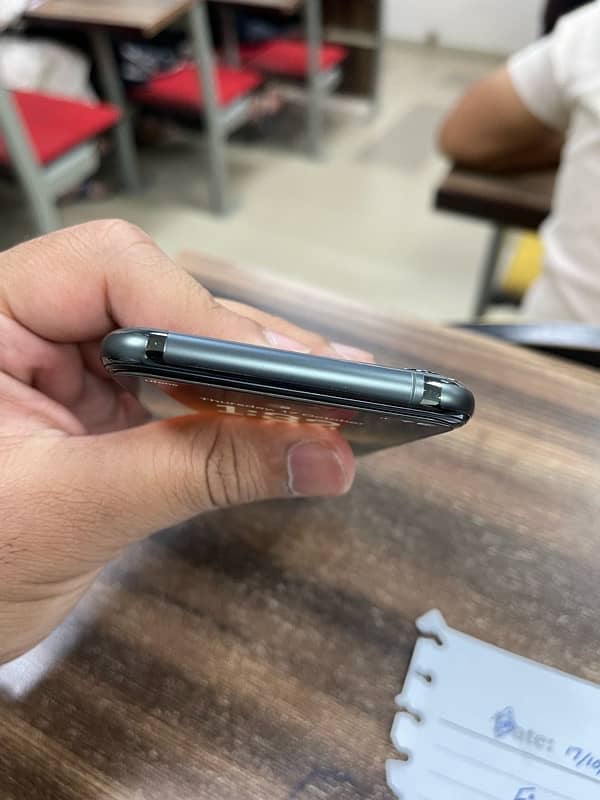 iphone 11 pro PTA APPROVED 256GB 3