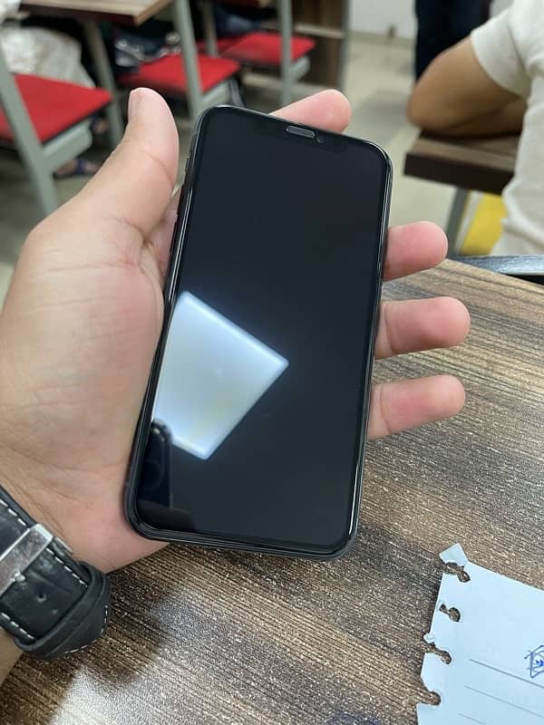 iphone 11 pro PTA APPROVED 256GB 4