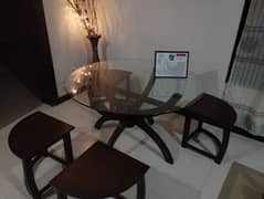 Almost new Dining table 4 chairs 1 table, Best For kids