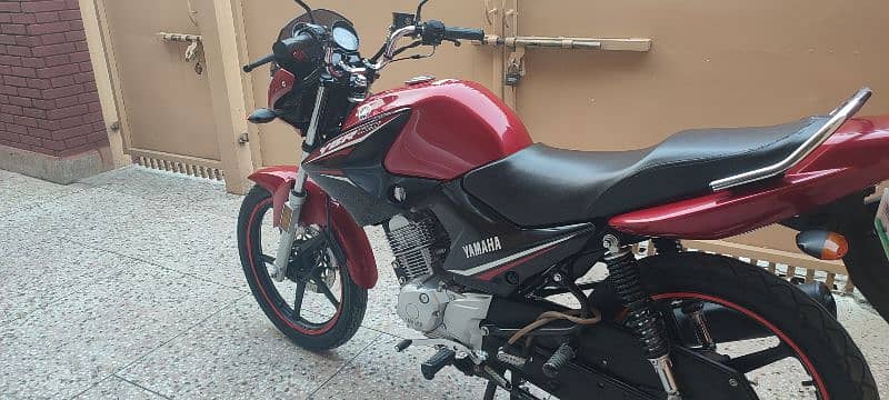 Yamaha YBR-125 4