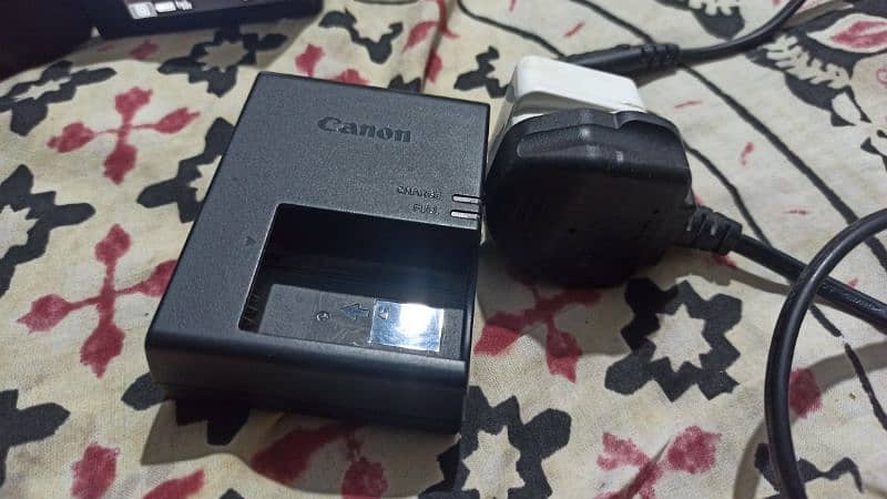 canon 200d like new 9