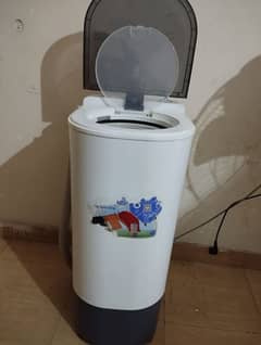 Haier Single Tub Spinner HWS 60-50 in good condition.