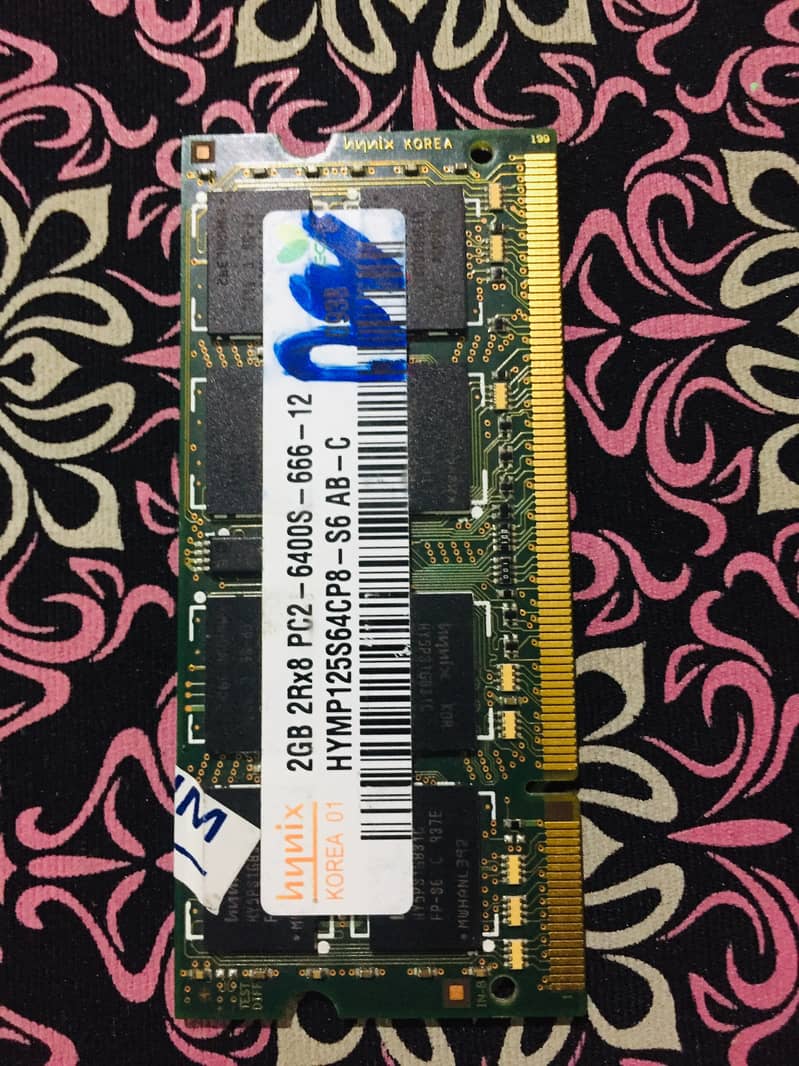 Laptop Ram 2 (2gb DDR2) and 2 (1gb DDR2) 1