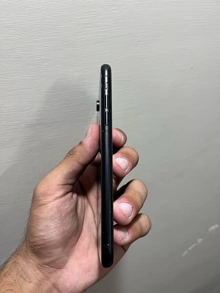 iPhone XR 5