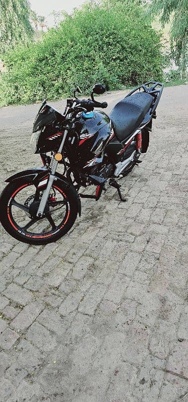 HONDA CB 150F LIKE BRAND NEW 1