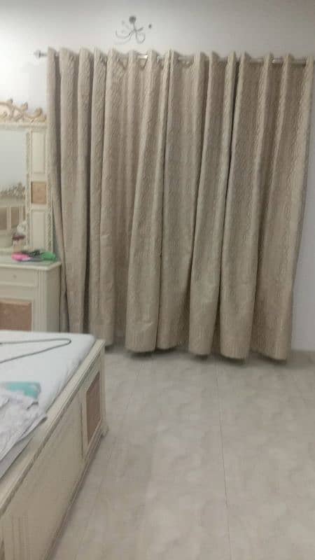 curtain in gud condition 0