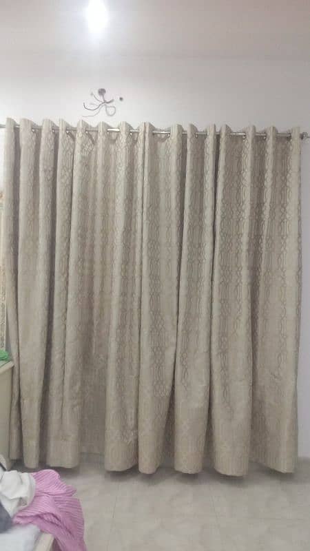 curtain in gud condition 3