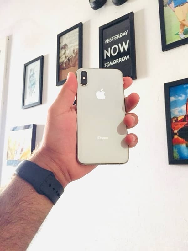 "Apple iPhone XS - 64GB - Excellent Condition - Non PTA" 1