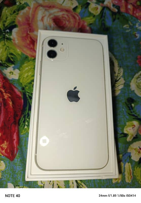 iPhone 11 white. . with box scratchless 1