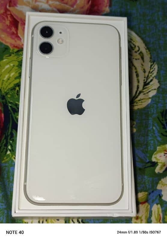 iPhone 11 white. . with box scratchless 2