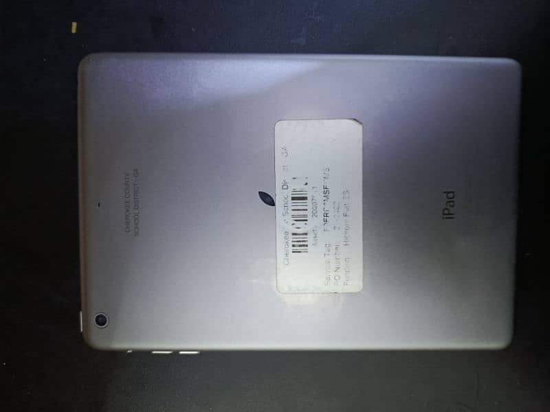 Apple ipad mini 2   8/10  condition final price 3