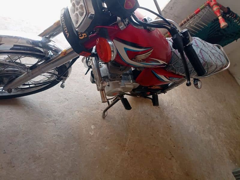 Honda 125 cc 2015 model for sale WhatsApp number 03487390292) 2