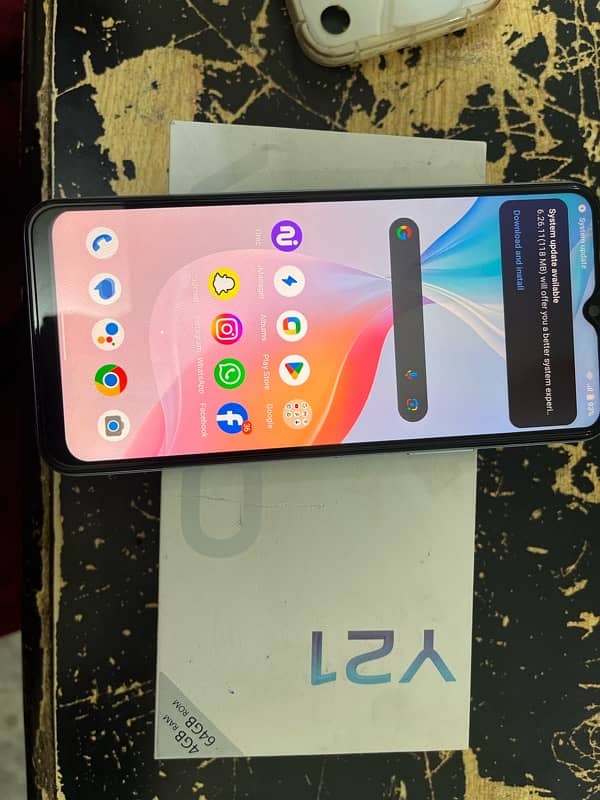 vivo y21 with box 1