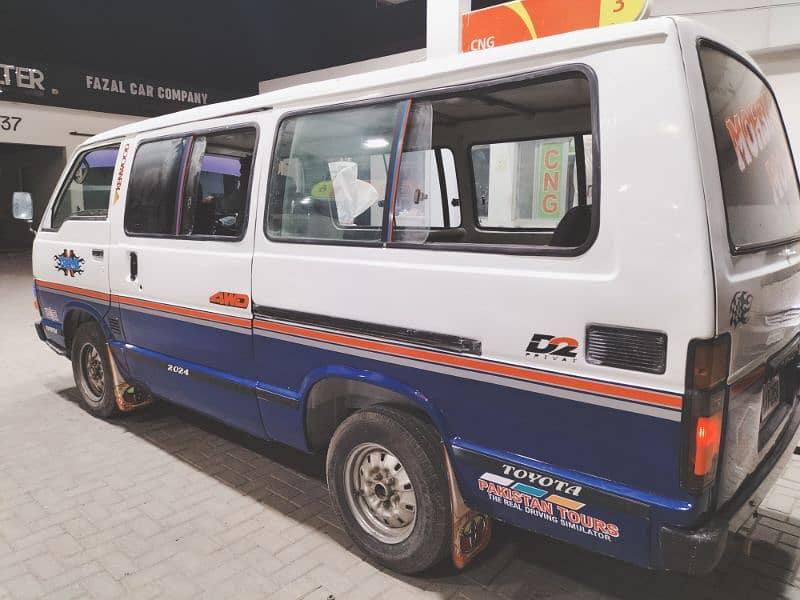 TOYOTA HIACE (LXP) 4