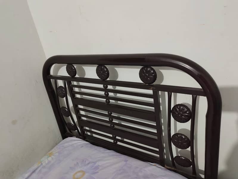 Iron single bed without mattress 3