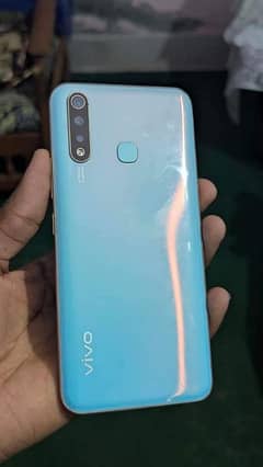 ViVO Y 19 6gb 128gb condition 10 by 10 only phone and charger.