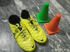 Nike football shoes studs.  brand new shoes and extra training cones×4