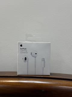 Apple Ear Pods Lightning Connector