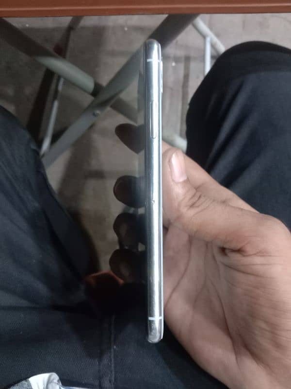 i phone x 64 GB white colour pta approd bettry 2