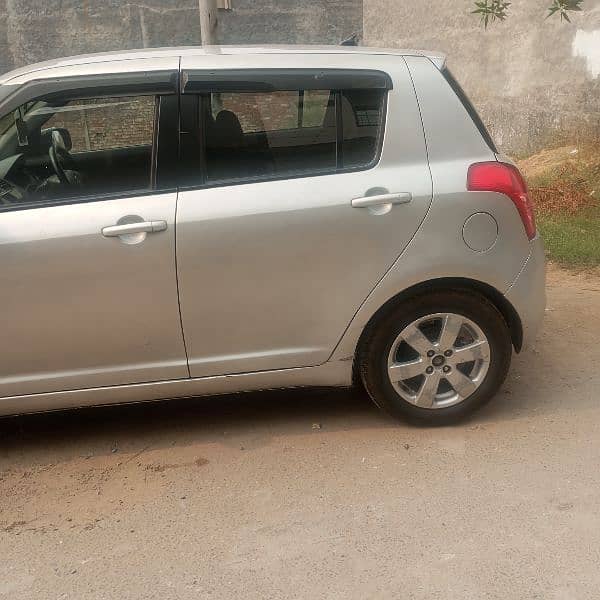 Suzuki Swift 2012 - Automatic 1