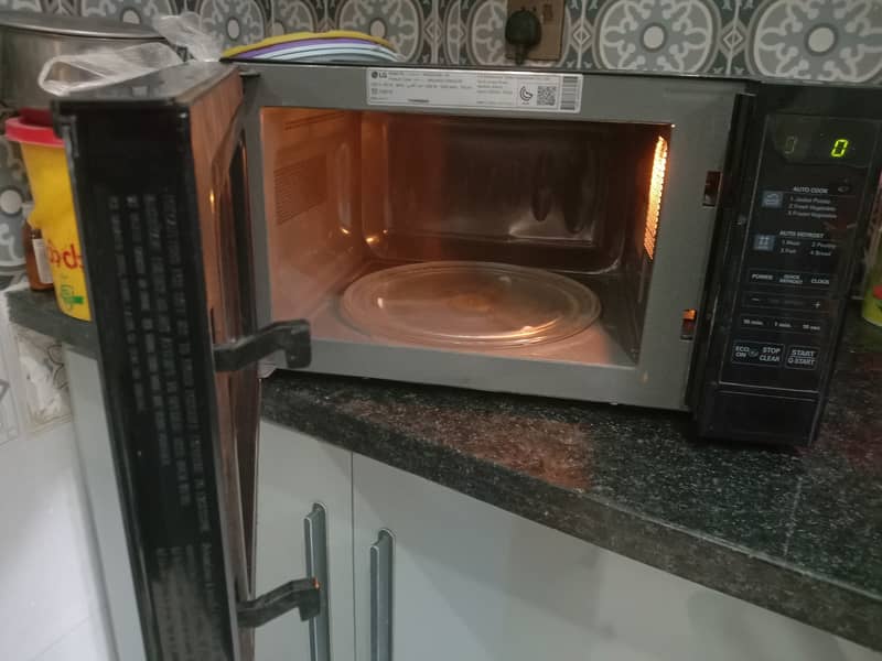 LG Microwave Oven 1