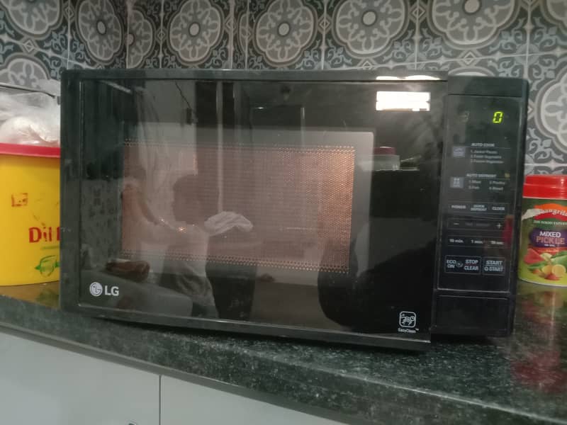 LG Microwave Oven 4