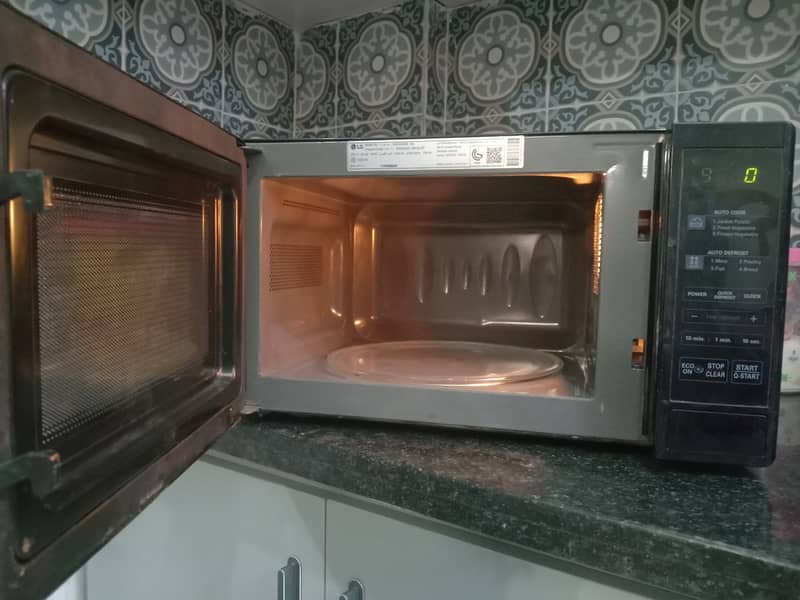 LG Microwave Oven 8