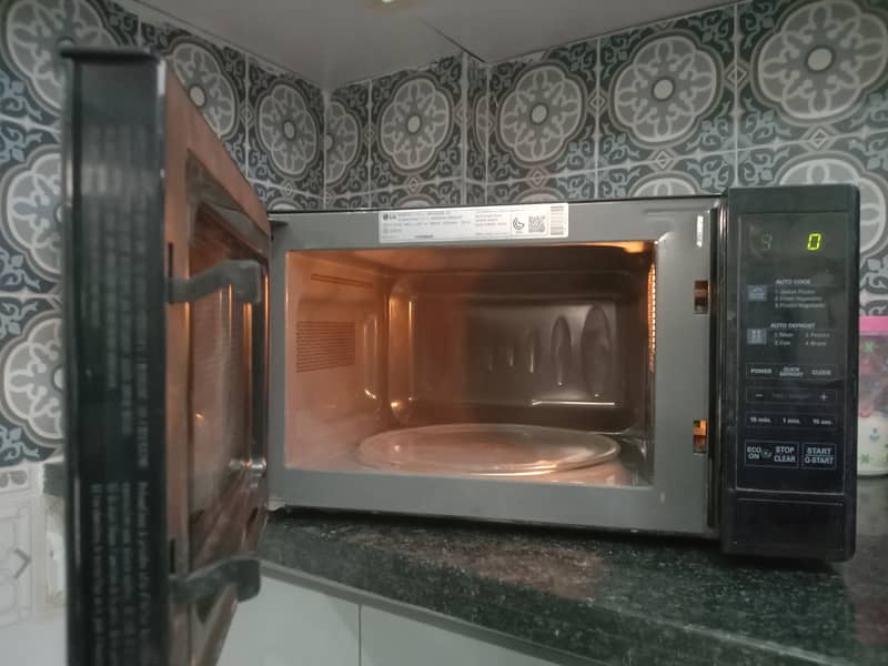 LG Microwave Oven 10