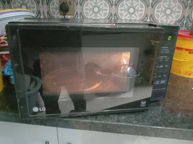 LG Microwave Oven 16