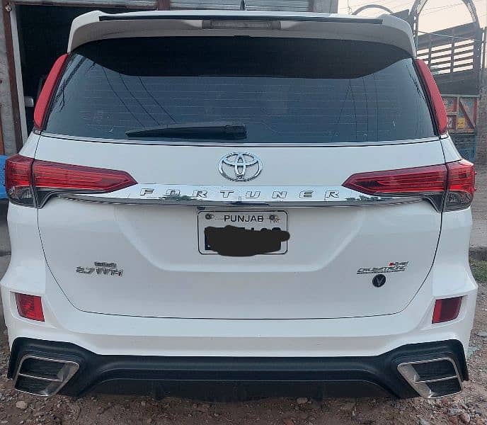 Toyota Fortuner V 2017 Total Genuine 1