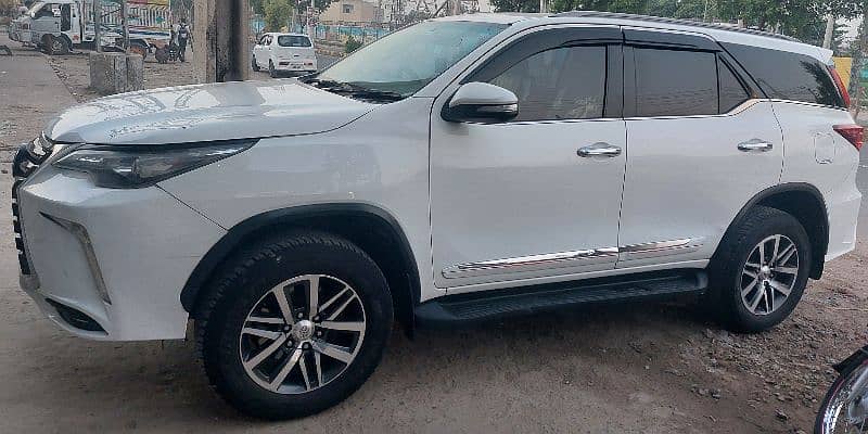 Toyota Fortuner V 2017 Total Genuine 2