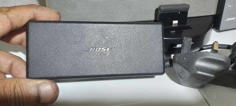 Bose Bluetooth docking system III with original charger. 2