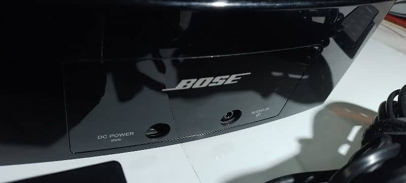 Bose Bluetooth docking system III with original charger. 3