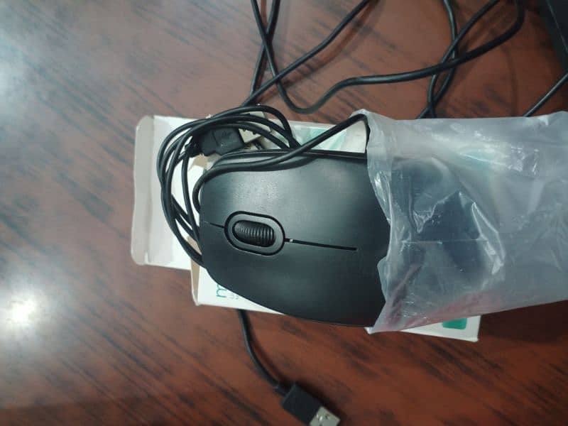 New computer mouse keyboard headphones available srf LCD nae hai 2