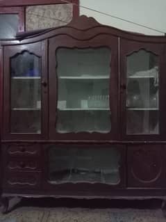 Showcase almari for urgently sale. 0/3/2/1/4/8/2/2/6/3/5