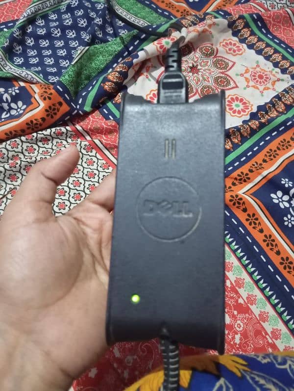 charger ke sath hai 1 year use hai original Dell walo Ka hai 13