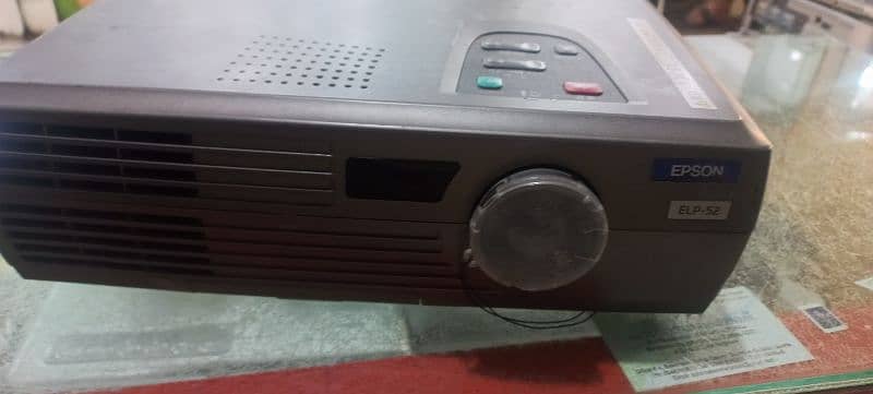 Epson elp. 52 projector 1