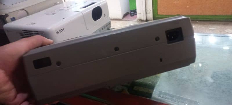 Epson elp. 52 projector 4