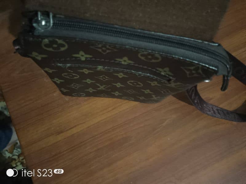 origional new louis Vuitton body bag 0