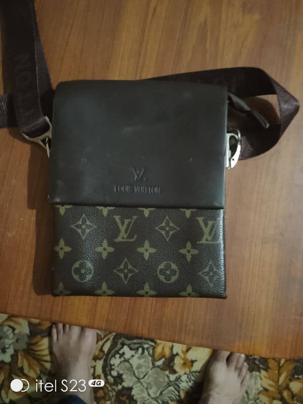 origional new louis Vuitton body bag 5