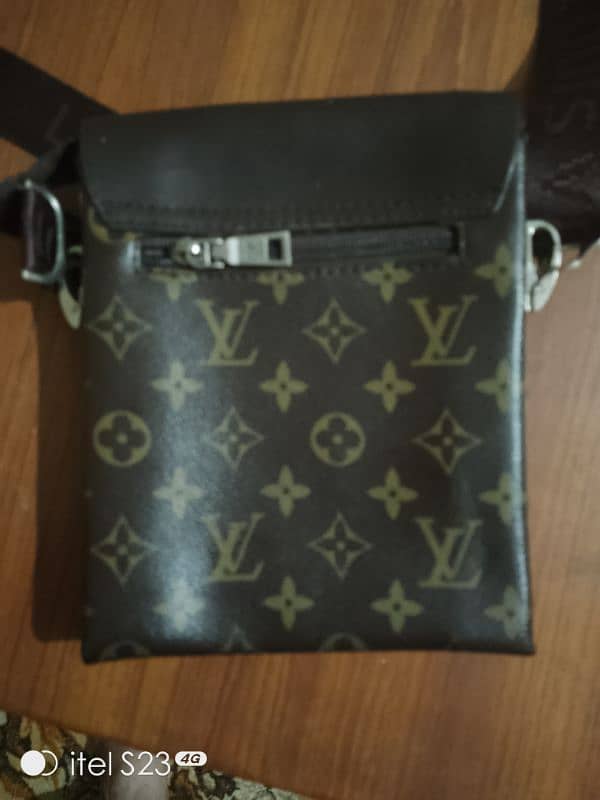 origional new louis Vuitton body bag 7