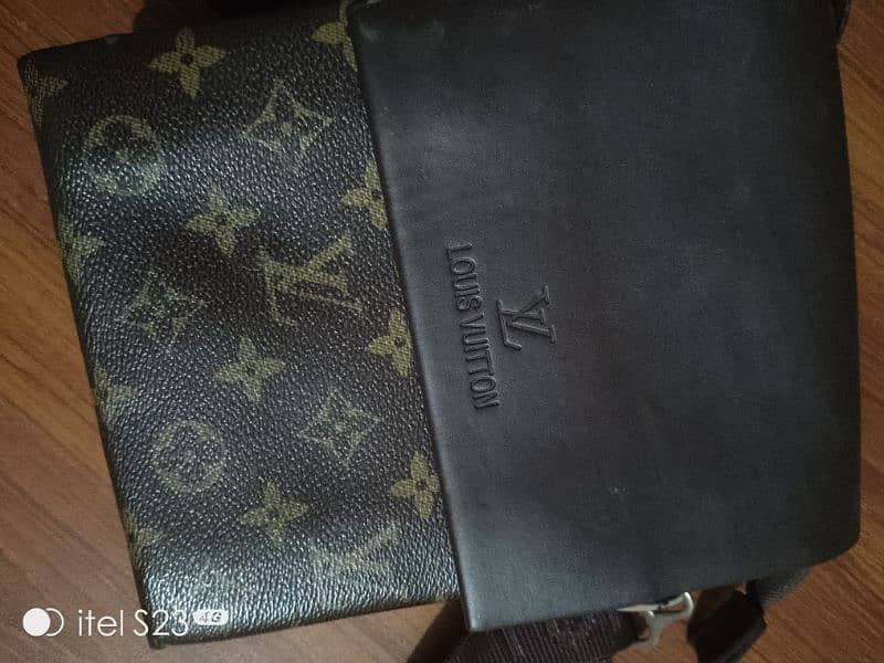 origional new louis Vuitton body bag 8