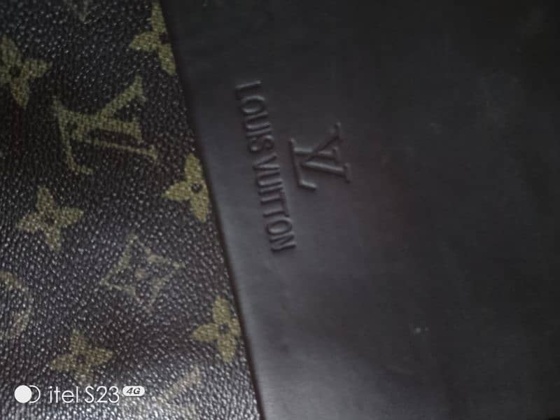 origional new louis Vuitton body bag 9