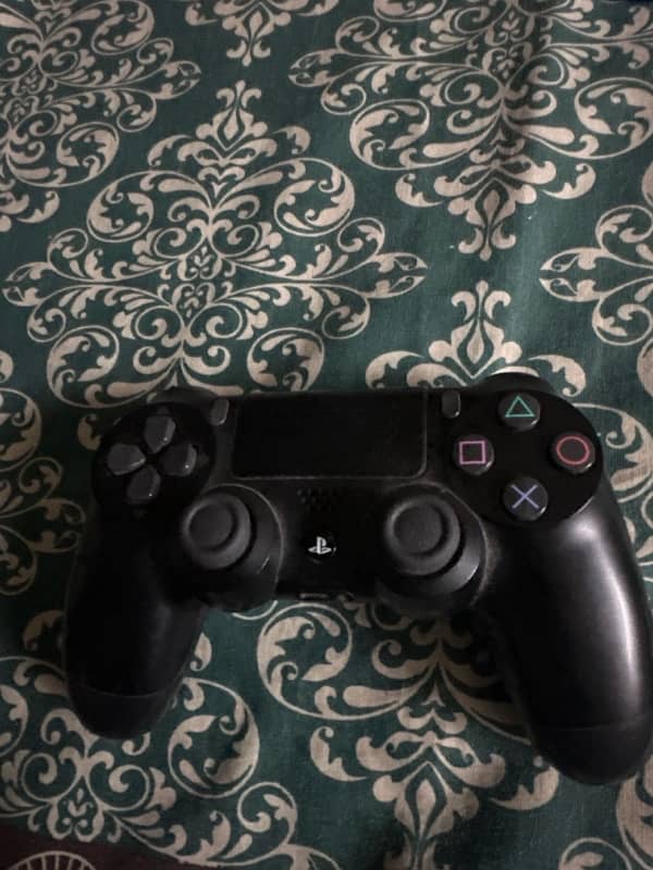 AN ORIGINAL PS4 CONTROLLER 0