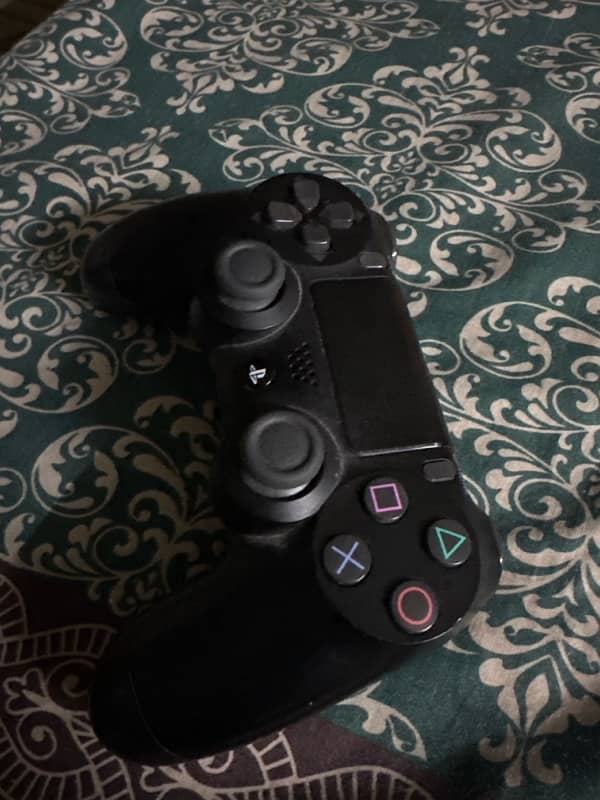 AN ORIGINAL PS4 CONTROLLER 3