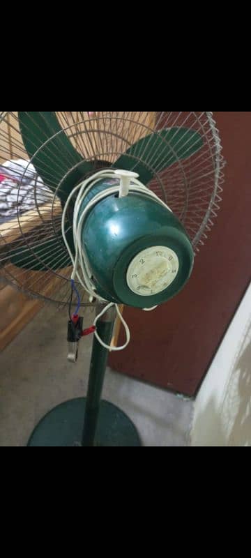 Stand Charging Fan 1