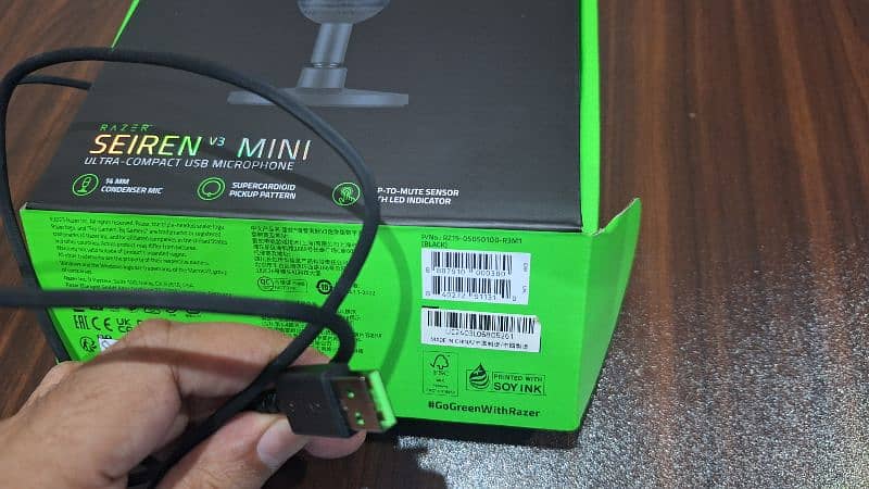 Original Razer Seiren V3 Mini 1