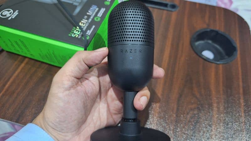 Original Razer Seiren V3 Mini 3