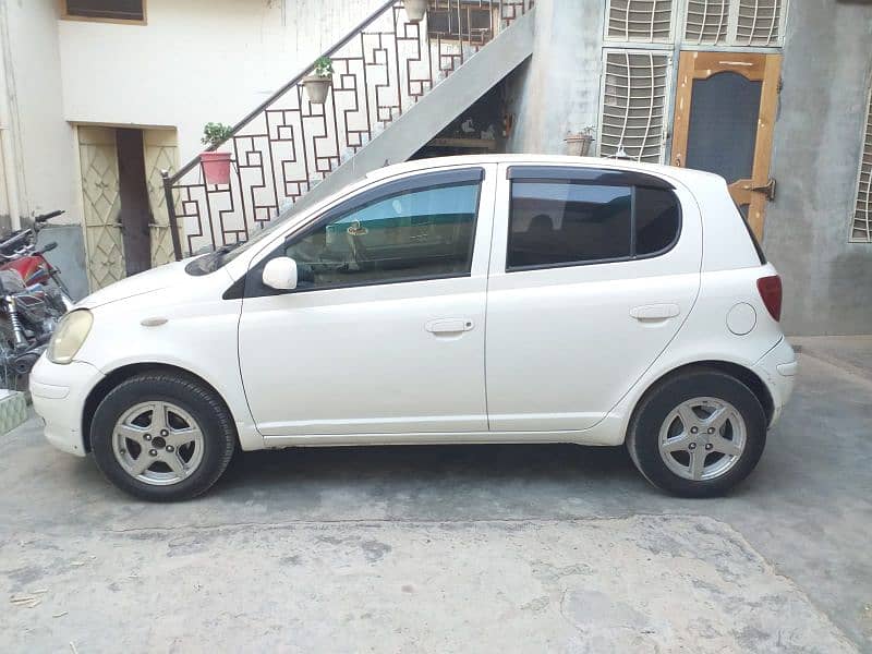 Toyota Vitz 2002 1