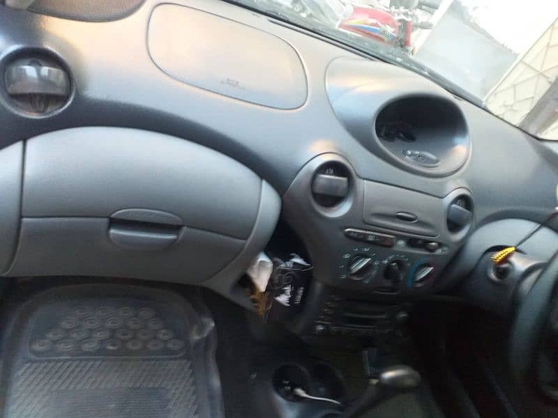 Toyota Vitz 2002 3